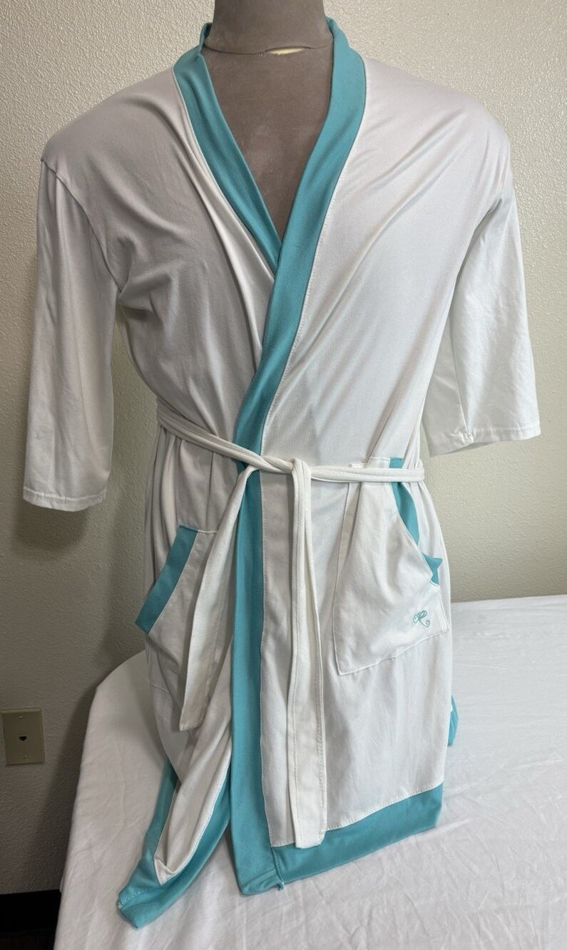 Hello Mello Woman’s Size S/M Robe Coverup White Soft Shower Attached Belt Lounge